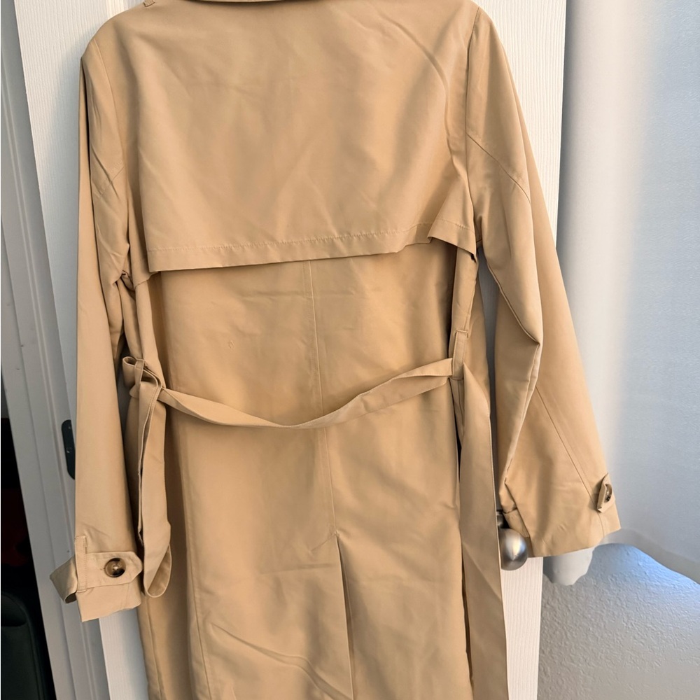 Elegant Tan Trench Coat - Picture 6 of 8